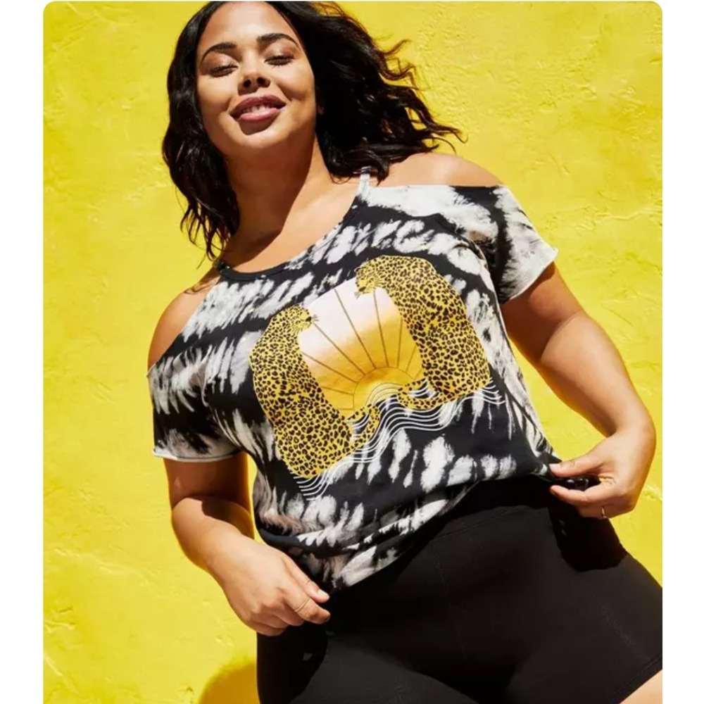 NWT Torrid Womens Sz 3 Black Tie Dye Cheetah Cold Shoulder Raw Edge Graphic Tee‎
